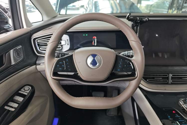 Used Denza D9 2022 DM-i 1040 Prestige Model Steering Wheel