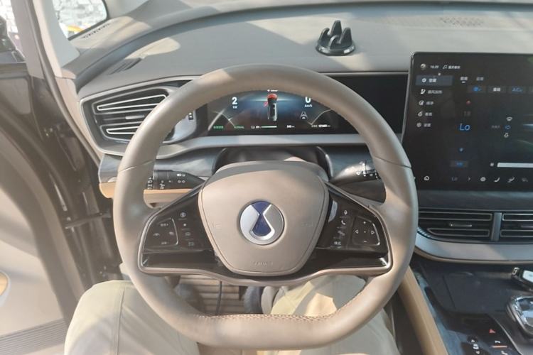 Used Denza D9 2022 EV 620 Prestige Model Steering Wheel