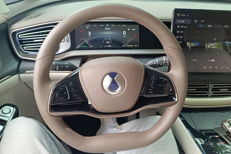 Used Denza D9 2022 DM-i 970 Four-Wheel Drive Prestige Model Steering Wheel