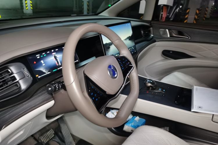 Used Denza D9 2022 DM-i 970 Four-Wheel Drive Prestige Model Steering Wheel