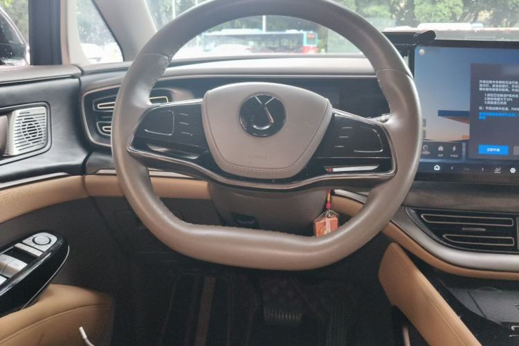 Used Denza D9 2022 DM-i 1040 Prestige Model Steering Wheel
