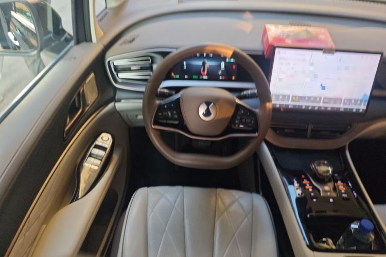 Used Denza D9 2022 DM-i 970 Four-Wheel Drive Prestige Model Steering Wheel
