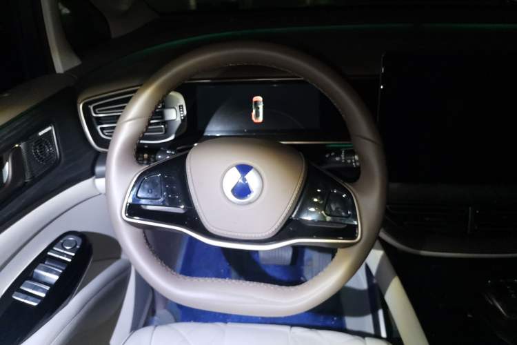 Used Denza D9 2022 DM-i 970 Four-Wheel Drive Flagship Model Steering Wheel