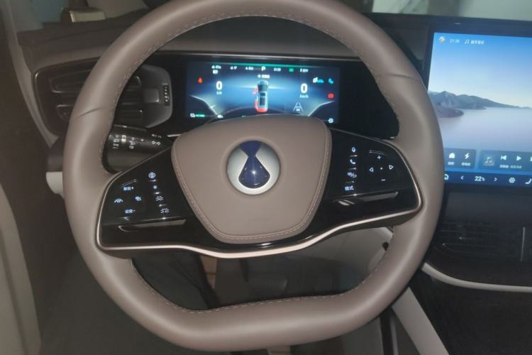 Used Denza D9 2022 DM-i 970 Four-Wheel Drive Flagship Model Steering Wheel