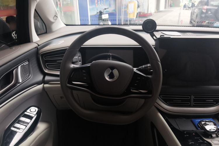 Used Denza D9 2022 DM-i 970 Four-Wheel Drive Flagship Model Steering Wheel