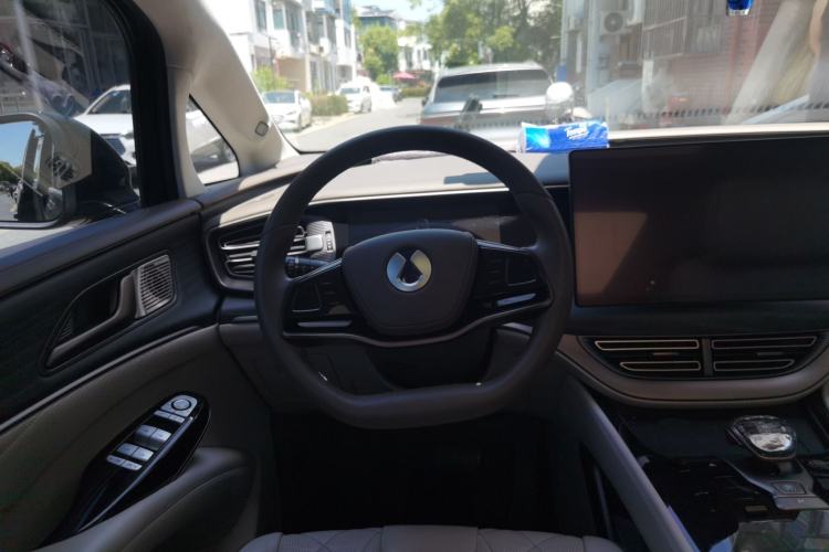 Used Denza D9 2022 DM-i 970 Four-Wheel Drive Flagship Model Steering Wheel