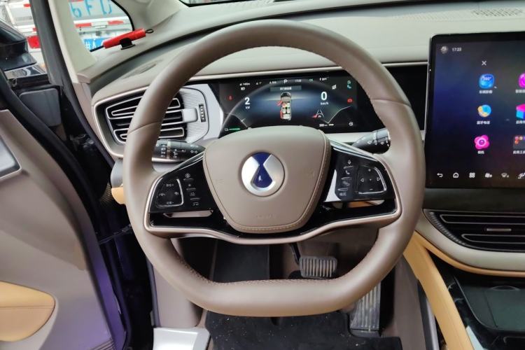 Used Denza D9 2022 DM-i 970 Four-Wheel Drive Flagship Model Steering Wheel