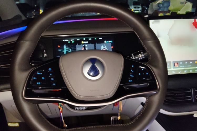 Used Denza D9 2022 DM-i 970 Four-Wheel Drive Prestige Model Steering Wheel