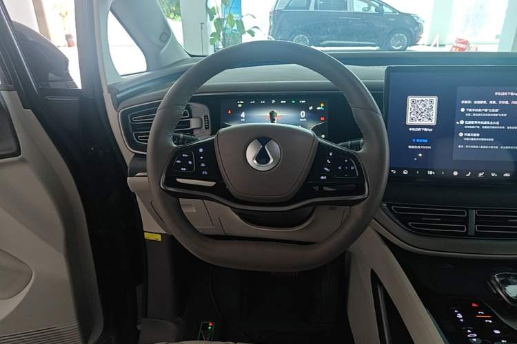 Used Denza D9 2022 DM-i 970 Four-Wheel Drive Flagship Model Steering Wheel