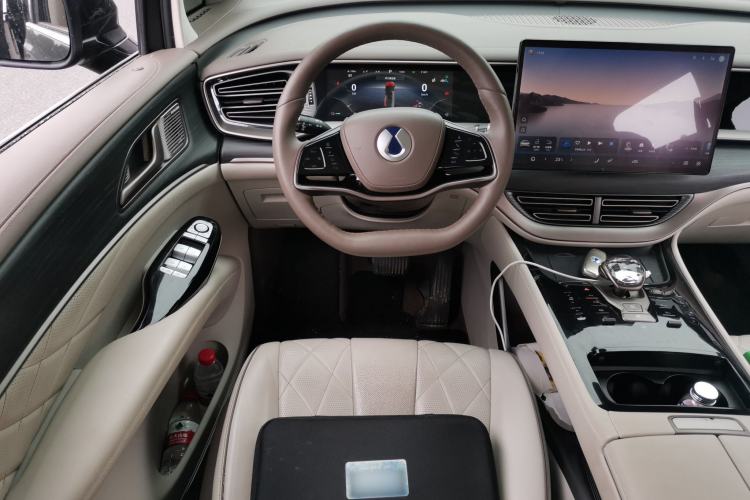Used Denza D9 2022 DM-i 970 Four-Wheel Drive Flagship Model Steering Wheel