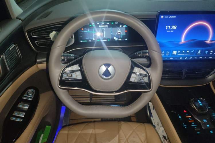 Used Denza D9 2022 DM-i 1040 Prestige Model Steering Wheel