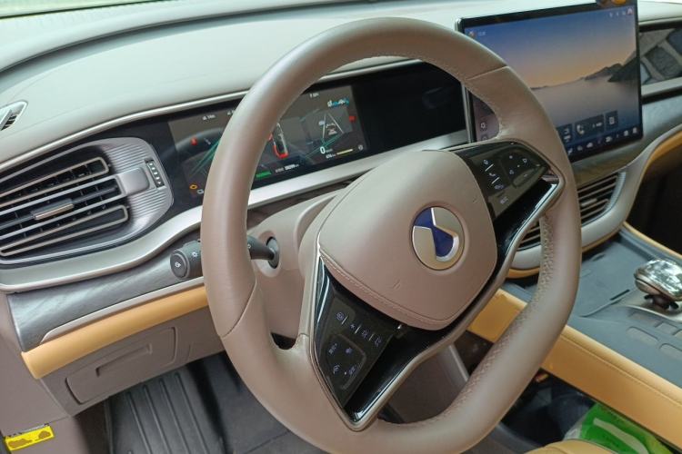 Used Denza D9 2022 DM-i 1040 Prestige Model Steering Wheel