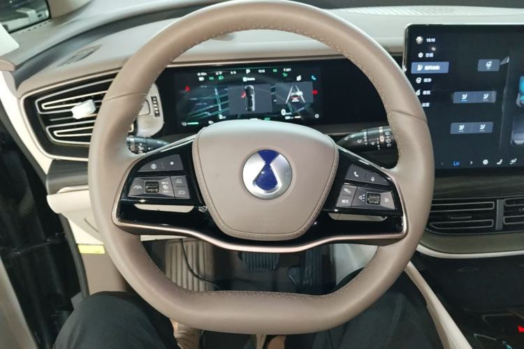 Used Denza D9 2022 DM-i 970 Four-Wheel Drive Flagship Model Steering Wheel