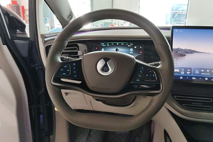 Used Denza D9 2022 EV 600 Four-Wheel Drive Flagship Model Steering Wheel