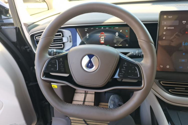 Used Denza D9 2022 DM-i 970 Four-Wheel Drive Flagship Model Steering Wheel