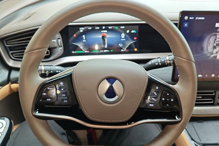 Used Denza D9 2022 DM-i 970 Four-Wheel Drive Flagship Model Steering Wheel
