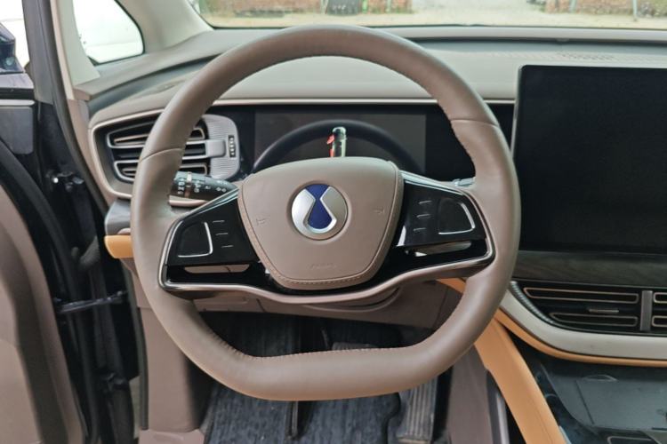 Used Denza D9 2022 DM-i 1040 Prestige Model Steering Wheel