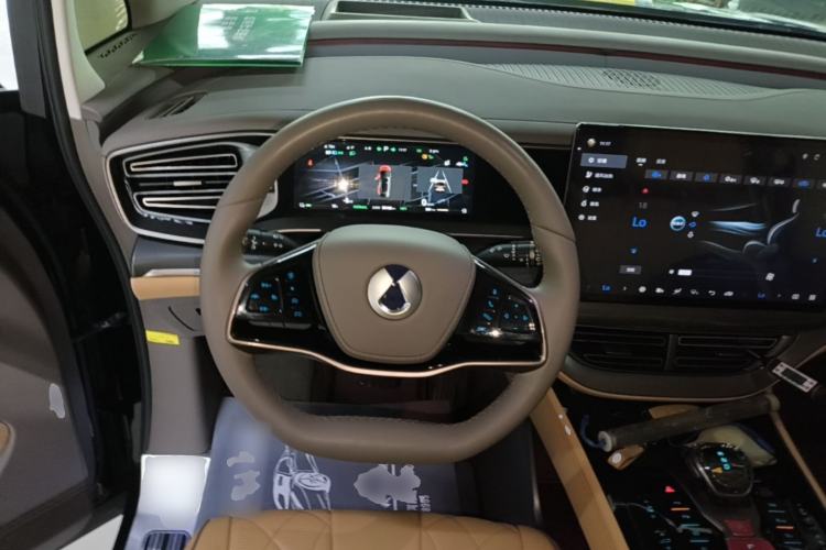 Used Denza D9 2022 DM-i 970 Four-Wheel Drive Flagship Model Steering Wheel