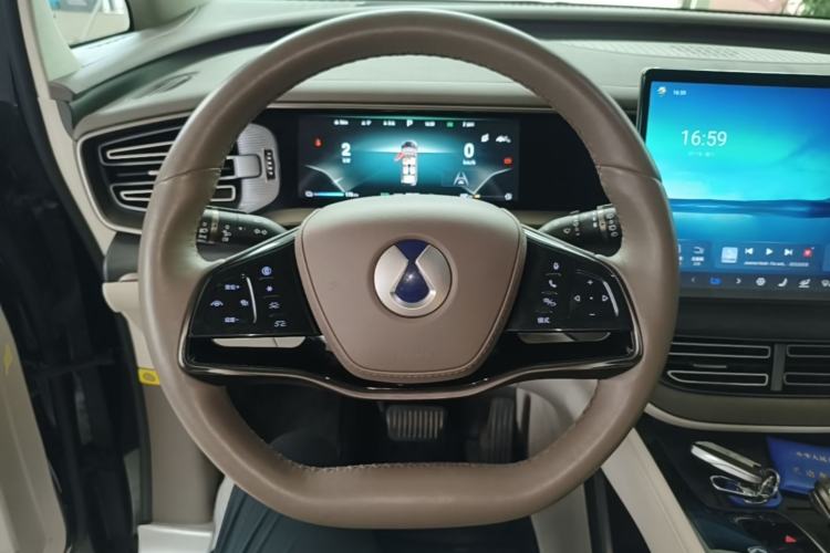 Used Denza D9 2022 DM-i 970 Four-Wheel Drive Flagship Model Steering Wheel