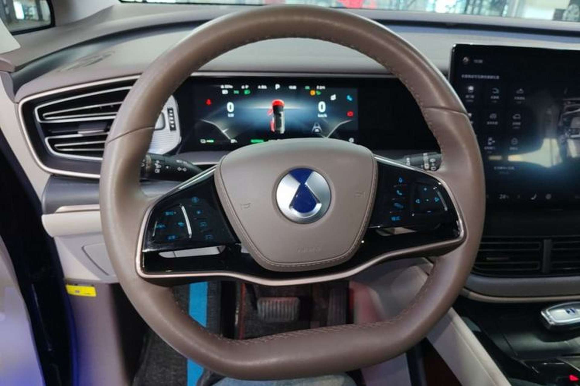 Used Denza D9 2022 DM-i 970 Four-Wheel Drive Prestige Model Steering Wheel