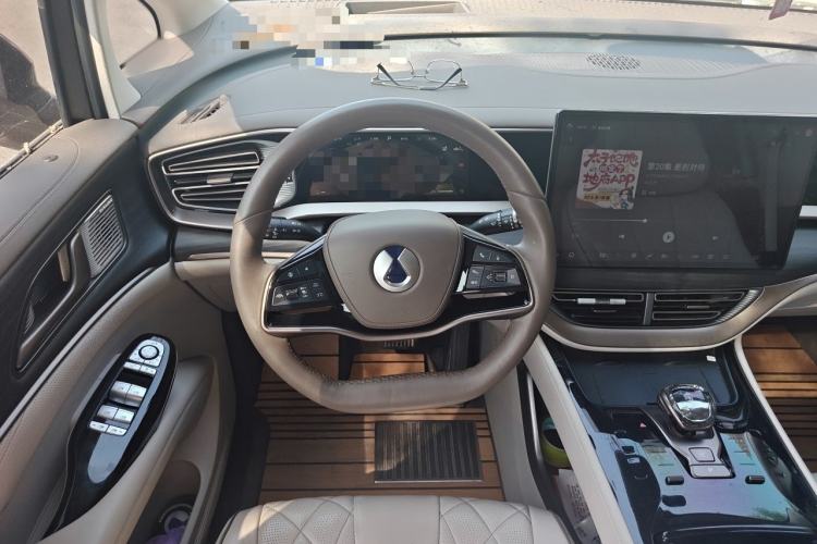 Used Denza D9 2022 DM-i 970 Four-Wheel Drive Prestige Model Steering Wheel