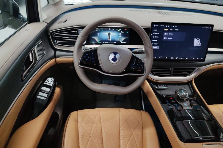 Used Denza D9 2022 EV 600 Four-Wheel Drive Flagship Model Steering Wheel