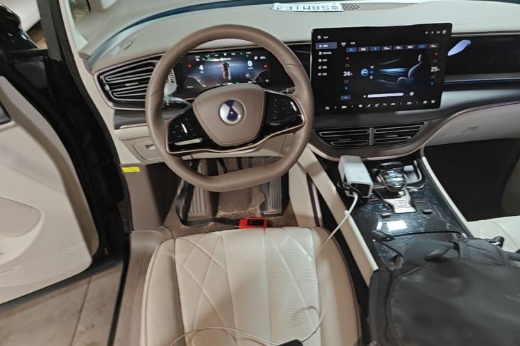 Used Denza D9 2022 DM-i 970 Four-Wheel Drive Flagship Model Steering Wheel