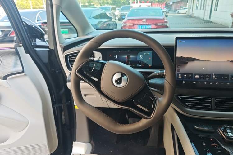 Used Denza D9 2022 DM-i 1040 Prestige Model Steering Wheel