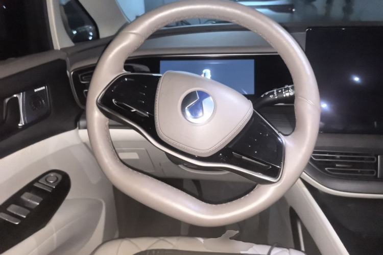 Used Denza D9 2022 DM-i 970 Four-Wheel Drive Prestige Model Steering Wheel