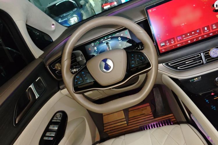 Used Denza D9 2022 DM-i 970 Four-Wheel Drive Flagship Model Steering Wheel