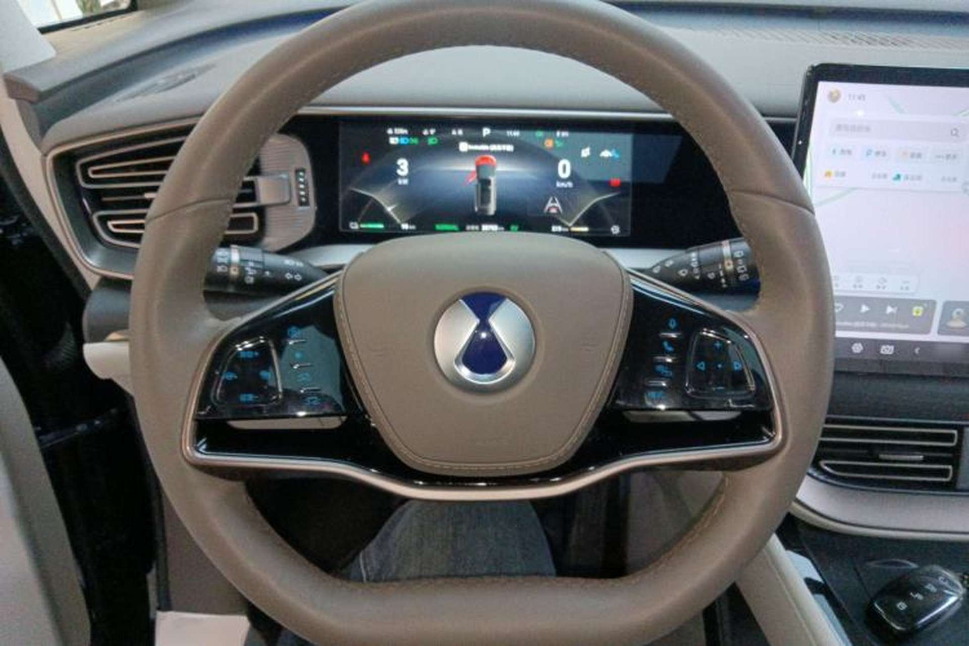 Used Denza D9 2022 DM-i 970 Four-Wheel Drive Flagship Model Steering Wheel