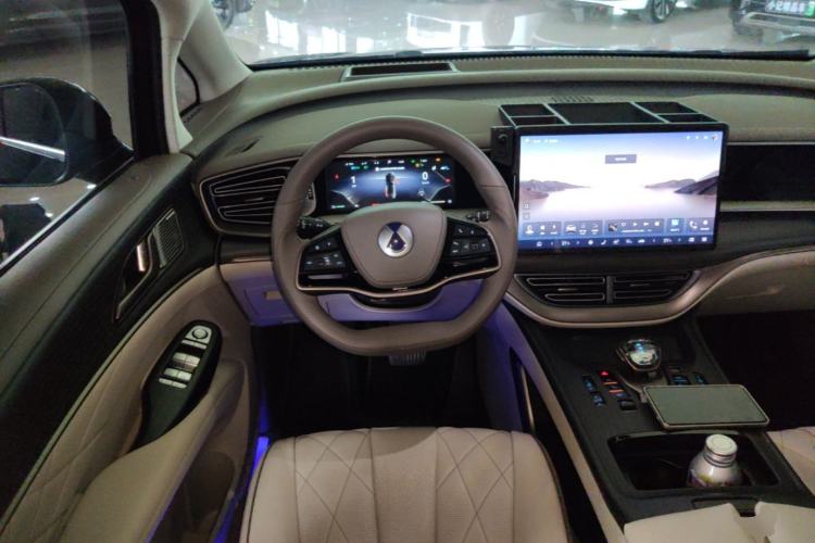 Used Denza D9 2022 DM-i 970 Four-Wheel Drive Prestige Model Steering Wheel