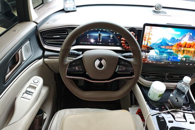 Used Denza D9 2022 DM-i 970 Four-Wheel Drive Flagship Model Steering Wheel