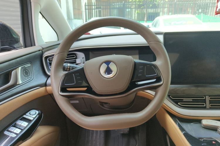 Used Denza D9 2022 DM-i 1040 Prestige Model Steering Wheel