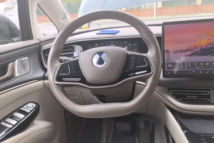Used Denza D9 2022 EV 600 Four-Wheel Drive Flagship Model Steering Wheel