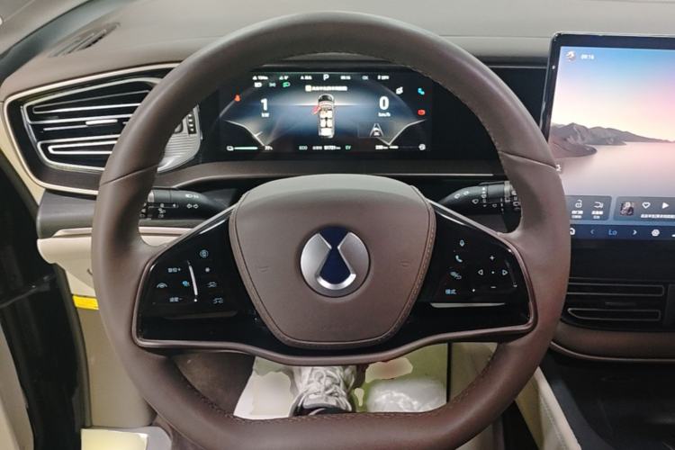 Used Denza D9 2022 DM-i 970 Four-Wheel Drive Flagship Model Steering Wheel