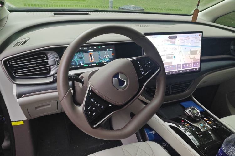 Used Denza D9 2022 DM-i 970 Four-Wheel Drive Flagship Model Steering Wheel