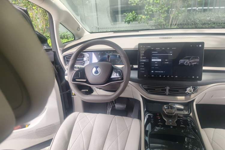Used Denza D9 2022 DM-i 970 Four-Wheel Drive Flagship Model Steering Wheel
