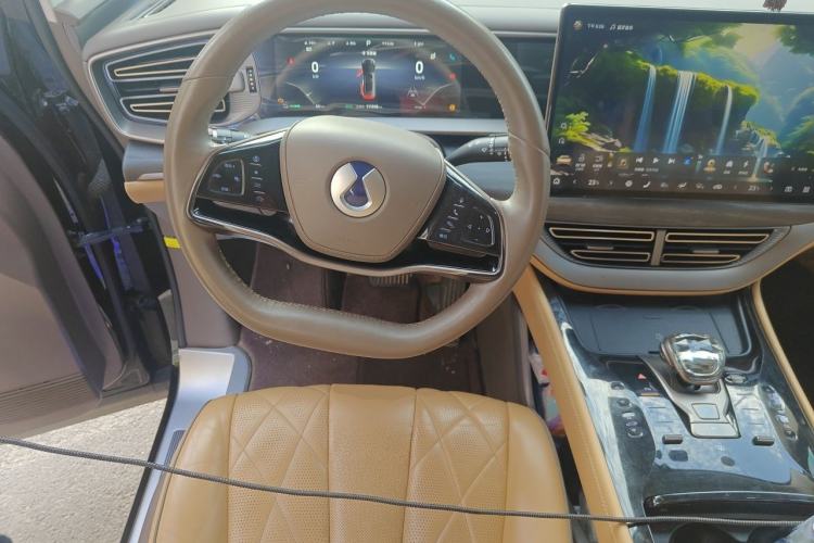 Used Denza D9 2022 DM-i 970 Four-Wheel Drive Flagship Model Steering Wheel