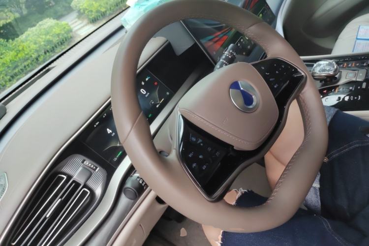 Used Denza D9 2022 DM-i 970 Four-Wheel Drive Flagship Model Steering Wheel