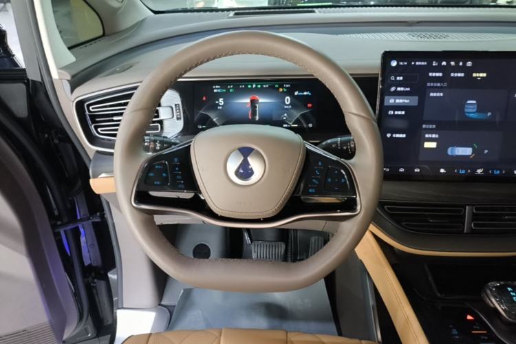 Used Denza D9 2022 DM-i 970 Four-Wheel Drive Flagship Model Steering Wheel