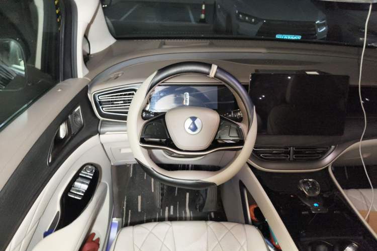Used Denza D9 2022 DM-i 970 Four-Wheel Drive Prestige Model Steering Wheel