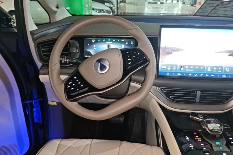 Used Denza D9 2022 DM-i 970 Four-Wheel Drive Flagship Model Steering Wheel