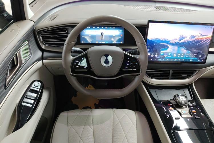 Used Denza D9 2022 DM-i 970 Four-Wheel Drive Flagship Model Steering Wheel