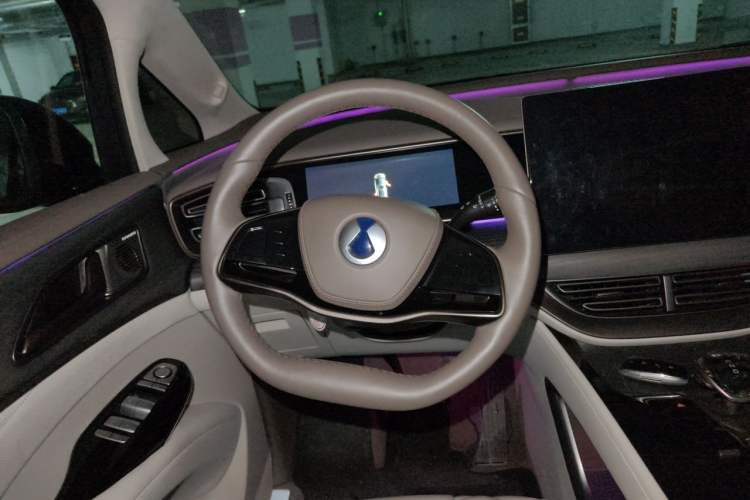 Used Denza D9 2022 DM-i 970 Four-Wheel Drive Flagship Model Steering Wheel