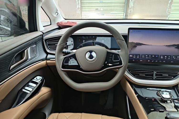 Used Denza D9 2022 DM-i 970 Four-Wheel Drive Flagship Model Steering Wheel