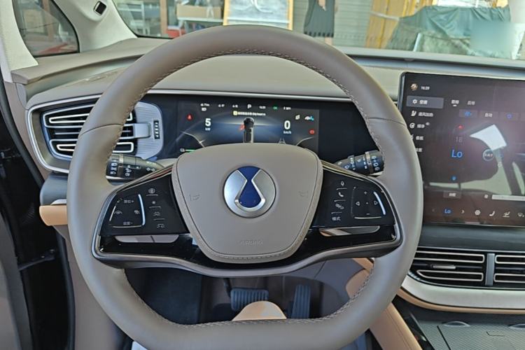 Used Denza D9 2022 DM-i 970 Four-Wheel Drive Flagship Model Steering Wheel