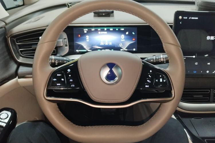 Used Denza D9 2022 DM-i 970 Four-Wheel Drive Prestige Model Steering Wheel