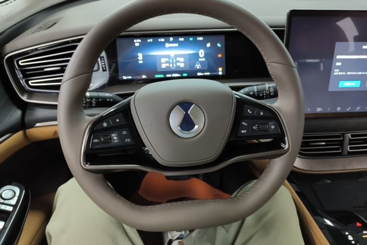 Used Denza D9 2022 DM-i 970 Four-Wheel Drive Prestige Model Steering Wheel