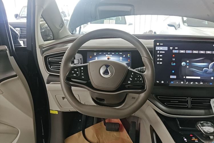Used Denza D9 2022 DM-i 970 Four-Wheel Drive Flagship Model Steering Wheel